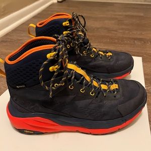 HOKA ONE ONE HIKING BOOTS